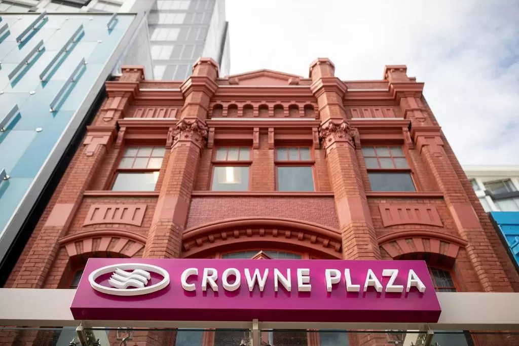 http://greatpacifictravels.com.au/hotel/images/hotel_img/11620540528Crown Paza Hobart-exterior